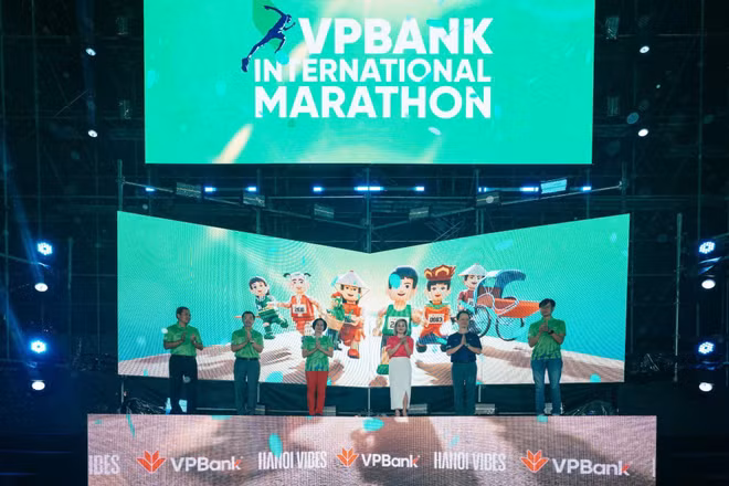 VPBank Hanoi International Marathon chính thức khai mạc tối 24/10 tại Quảng trường Đông Kinh Nghĩa Thục.