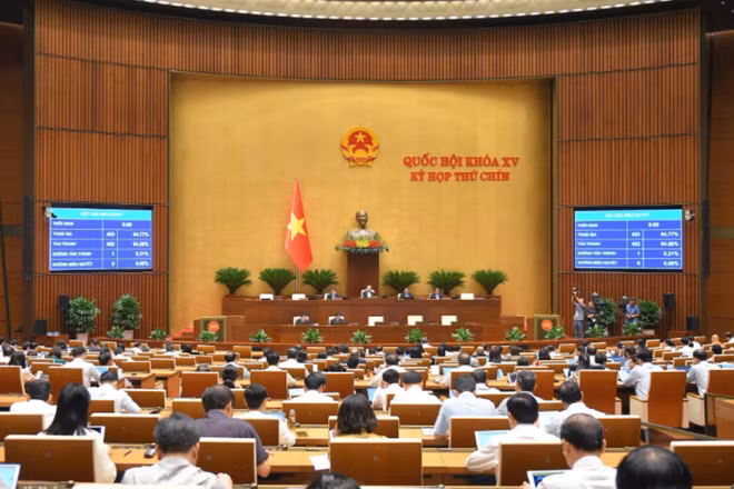 Quang cảnh phiên họp sáng 14/6.