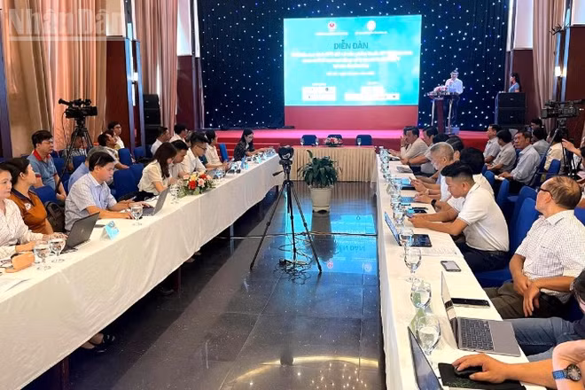 Quang cảnh diễn đàn tại phường Buôn Ma Thuột, tỉnh Đắk Lắk.