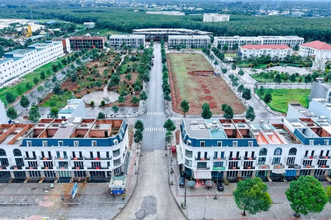 Một góc Khu đô thị Ân Phú trên đường Hà Huy Tập (Buôn Ma Thuột, tỉnh Đắk Lắk) do Công ty cổ phần Đầu tư-Phát triển Đô thị Ân Phú đầu tư đang trong quá trình hoàn thiện.