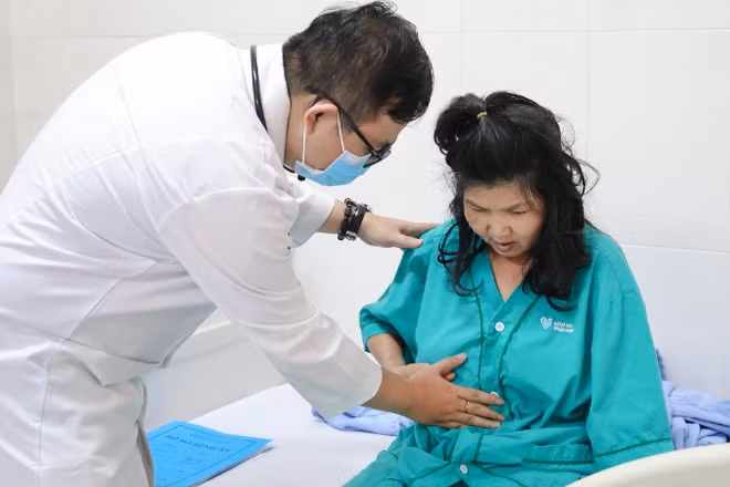 Một bệnh nhân bị ngộ độc thực phẩm sau khi ăn bánh mì tại hộ kinh doanh tiệm bánh mì Q.H tại xã Ea Đrăng khi đang điều trị tại Bệnh viện đa khoa Thiện Hạnh.
