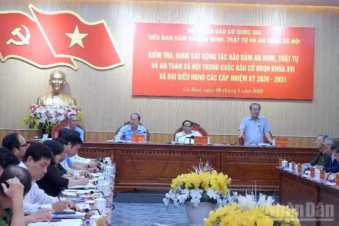 Quang cảnh buổi làm việc của Đoàn công tác của Hội đồng Bầu cử quốc gia với Ủy ban Bầu cử tỉnh Cà Mau sáng 9/3.