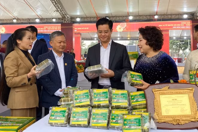 Các sản phẩm phục vụ Tết Nguyên đán được giới thiệu tại Không gian trưng bày.