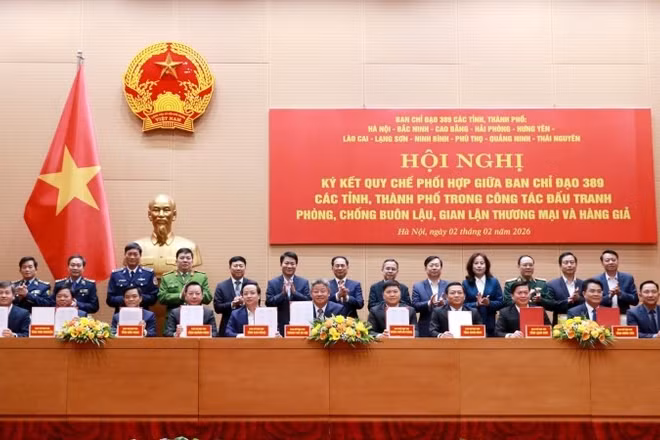 Đại diện Ban chỉ đạo 389 các tỉnh, thành phố ký kết Quy chế phối hợp trong công tác đấu tranh chống buôn lậu, gian lận thương mại và hàng giả.