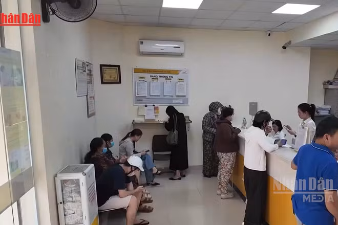 [Video] Người cao tuổi, sức khỏe yếu được hỗ trợ làm ủy quyền nhận lương hưu tại nhà