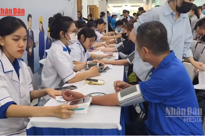 [Video] Hơn 2.000 công nhân tại TP Hồ Chí Minh được khám sức khỏe, tư vấn pháp luật miễn phí