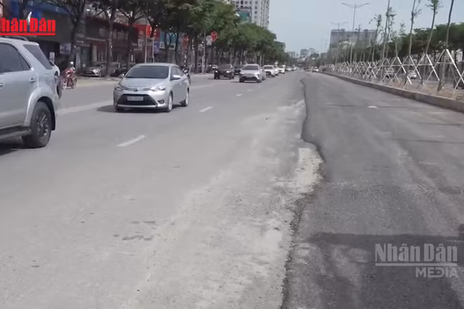 [Video] Nhiều tuyến phố Hà Nội nham nhở sau hoàn trả mặt đường dự án chống ngập