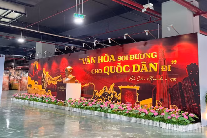 Không gian trưng bày sinh động, thu hút đông khách tham quan.