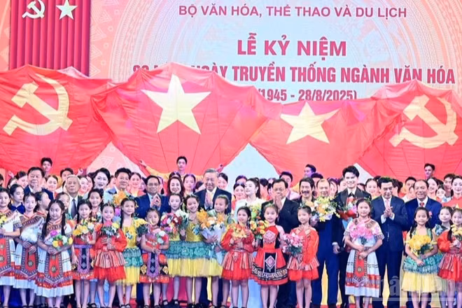 Lễ kỷ niệm 80 năm Ngày truyền thống ngành Văn hóa (28/8/1945-28/8/2025). Ảnh: ĐĂNG KHOA