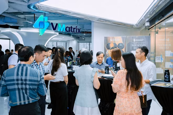 Tám tháng qua, bình quân một tháng có 25,8 nghìn doanh nghiệp thành lập mới và quay trở lại hoạt động. (Ảnh: VMatrix)
