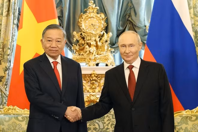 Tổng Bí thư, Chủ tịch nước Tô Lâm gặp hẹp Tổng thống Liên bang Nga Vladimir Putin. (Ảnh: Thống Nhất/TTXVN)