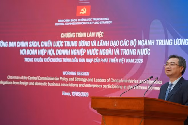 Đồng chí Nguyễn Thanh Nghị, Ủy viên Bộ Chính trị, Bí thư Trung ương Đảng, Trưởng ban Chính sách, chiến lược Trung ương phát biểu khai mạc chương trình. (Ảnh: HẢI ĐĂNG)