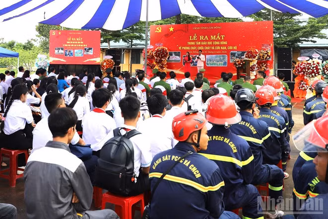 Toàn cảnh Lễ ra mắt Trung tâm Giáo dục cộng đồng về phòng cháy, chữa cháy và cứu nạn, cứu hộ tại phường Bắc Gia Nghĩa, tỉnh Lâm Đồng.
