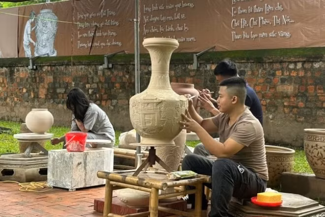 Không gian trải nghiệm gốm Bát Tràng tại Văn Miếu-Quốc Tử Giám.