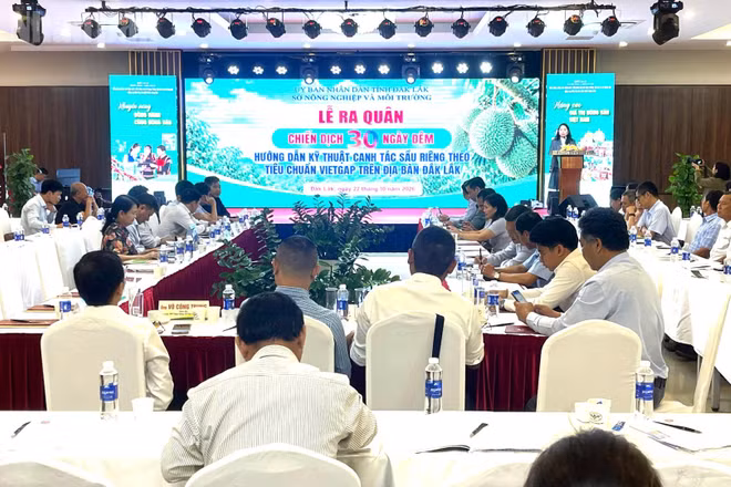 Quang cảnh buổi lễ. (Ảnh: CÔNG LÝ)