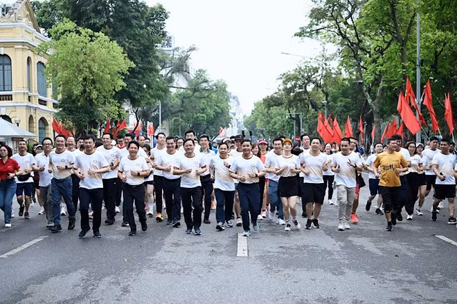 Các vận động viên tham gia giải chạy.