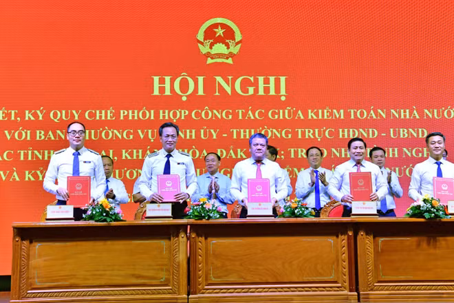 Kiểm toán nhà nước ký Quy chế phối hợp công tác với Thường trực Hội đồng nhân dân, Ủy ban nhân dân tỉnh Khánh Hòa. (Ảnh: P.LOAN)