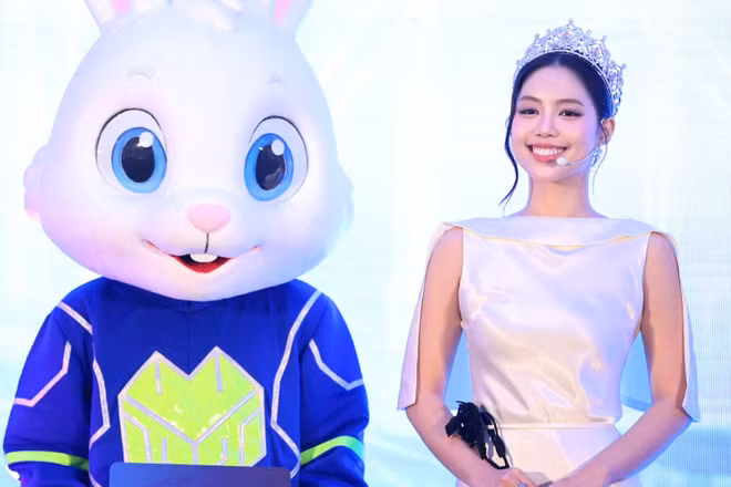 Đại sứ hình ảnh của chương trình - Á hậu Trần Ngọc Châu Anh, gương mặt kết nối Ngày Thanh toán số với cộng đồng và thế hệ trẻ. (Ảnh: Việt Phong)