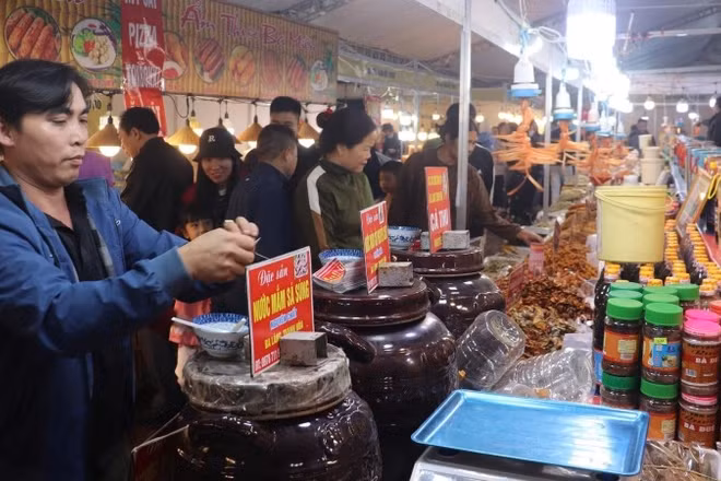 Hội chợ thu hút đông đảo doanh nghiệp, người tiêu dùng tham gia.
