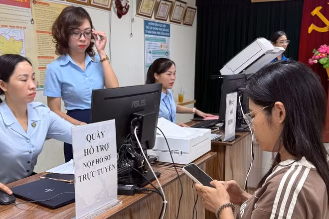 Mô hình “Điểm phục vụ hành chính công cộng đồng” tại phòng sinh hoạt cộng đồng Khu đô thị Đại Thanh (Hà Nội).
