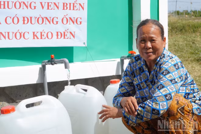 Đầu năm đến nay, 37 điểm cấp nước sạch miễn phí cho người dân vùng hạn mặn được thành phố Cần Thơ duy trì, cung cấp. 
