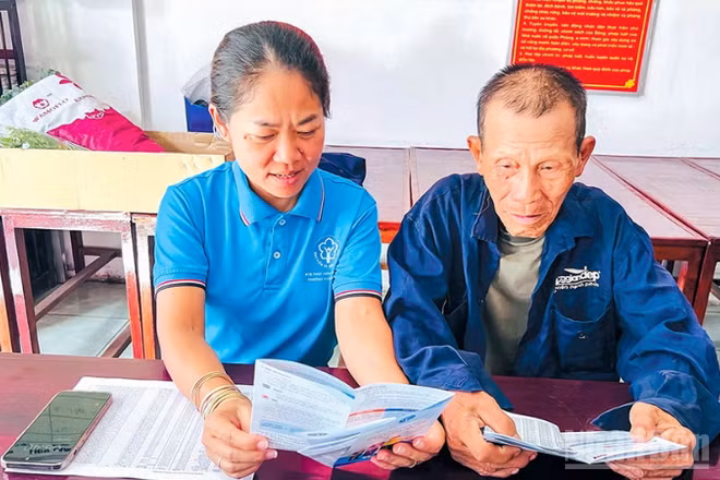Cách làm gần gũi, phù hợp với điều kiện từng hộ dân đã giúp nhiều người hiểu rõ hơn ý nghĩa lâu dài của bảo hiểm y tế.