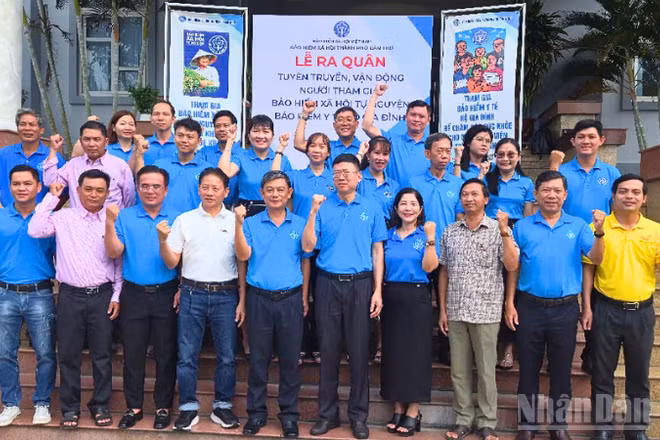 Lễ ra quân tuyên truyền, vận động người dân tham gia bảo hiểm xã hội tự nguyện, bảo hiểm y tế hộ gia đình, hưởng ứng Tháng vận động triển khai bảo hiểm xã hội toàn dân năm 2026.
