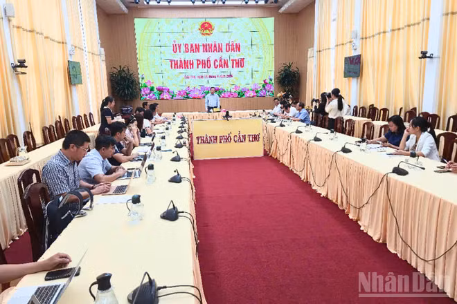 Quang cảnh buổi làm việc.
