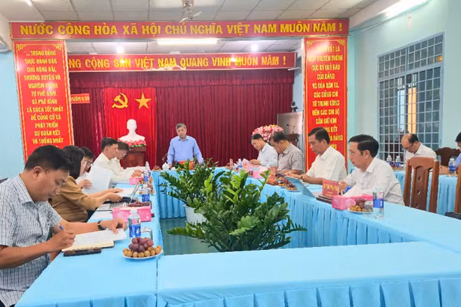 Quang cảnh buổi làm việc. (Ảnh: VĂN ÚT)