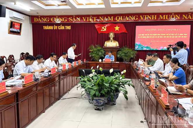 Quang cảnh cuộc họp.