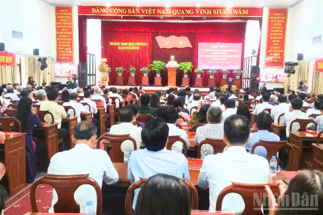 Quang cảnh họp mặt. (Ảnh: VĂN ÚT)