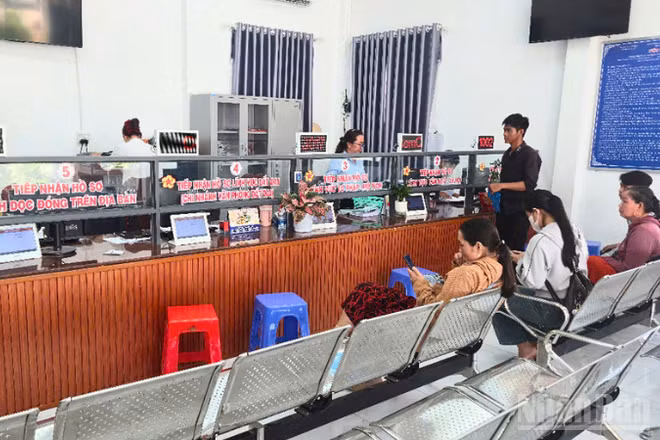 Xã Phụng Hiệp, thành phố Cần Thơ lấy người dân và doanh nghiệp làm trung tâm phục vụ.