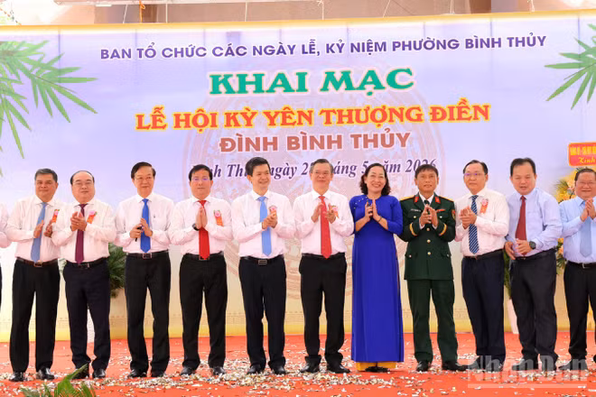 Nghi thức khai mạc Lễ hội Kỳ yên Thượng Điền Đình Bình Thủy, thành phố Cần Thơ.