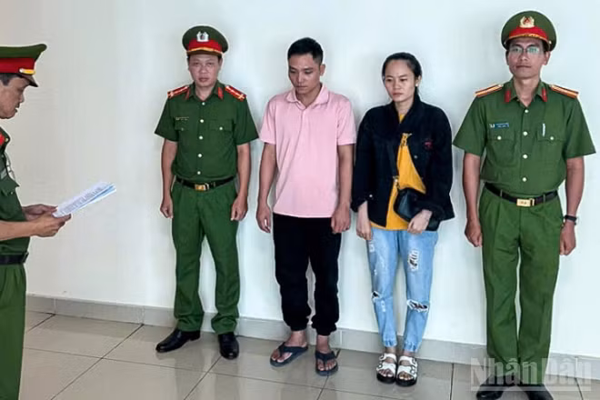 Công an thành phố Cần Thơ tống đạt quyết định khởi tố và thực hiện Lệnh bắt tạm giam đối với Nguyễn Văn Thiệt, khởi tố bị can, cấm đi khỏi nơi cư trú đối với Trần Thị Triệu.