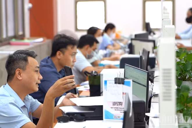 Trí tuệ nhân tạo không còn là khái niệm xa vời mà đã trở thành công cụ làm việc hằng ngày tại phường Tân Hưng.
