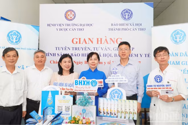 Quang cảnh ra mắt gian hàng.