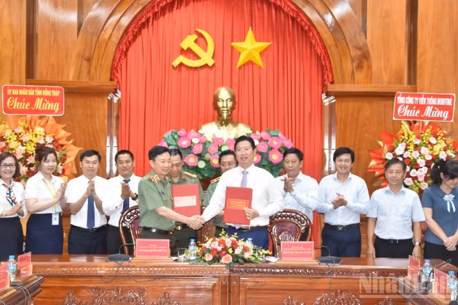 Ký kết hợp tác giữa Ủy ban nhân dân tỉnh Đồng Tháp và Tổng Công ty viễn thông MobiFone.