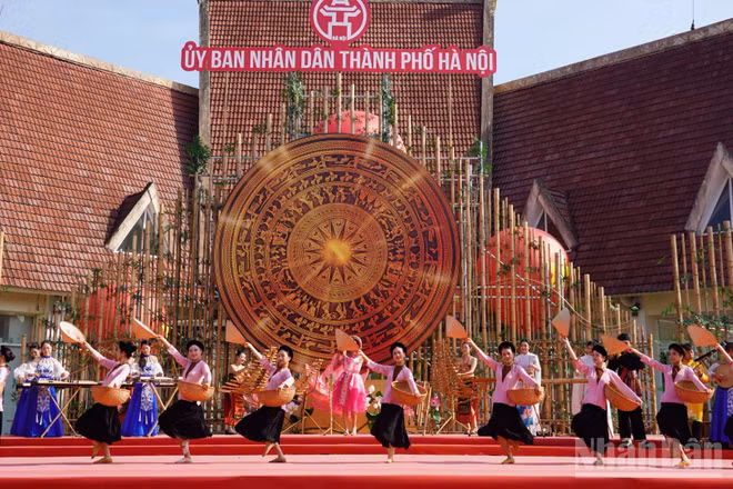 Lễ phát động hưởng ứng Ngày Văn hóa Việt Nam của thành phố Hà Nội tại Làng Văn hóa-Du lịch các dân tộc Việt Nam có nhiều hoạt động phong phú, đặc sắc.
