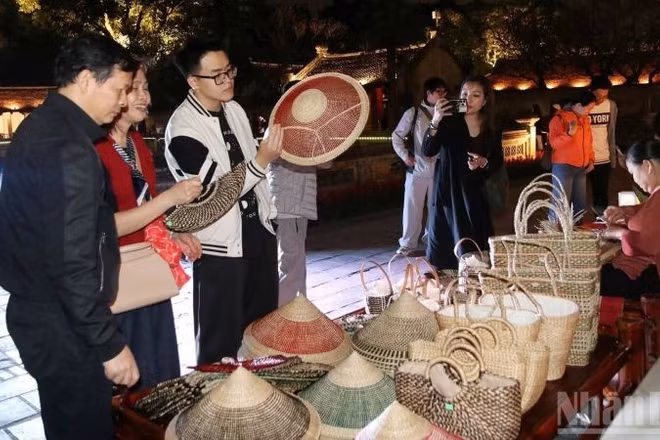 Di tích Văn Miếu-Quốc Tử Giám triển khai nhiều hoạt động mới trong dịp Tết Dương lịch.