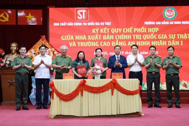 Nhà xuất bản Chính trị quốc gia Sự thật và Trường Cao đẳng An ninh nhân dân I ký kết quy chế phối hợp công tác.