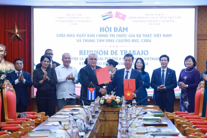 Trao đổi về xuất bản tuyển tập các tác phẩm của lãnh tụ cách mạng Cuba Fidel Castro Ruz