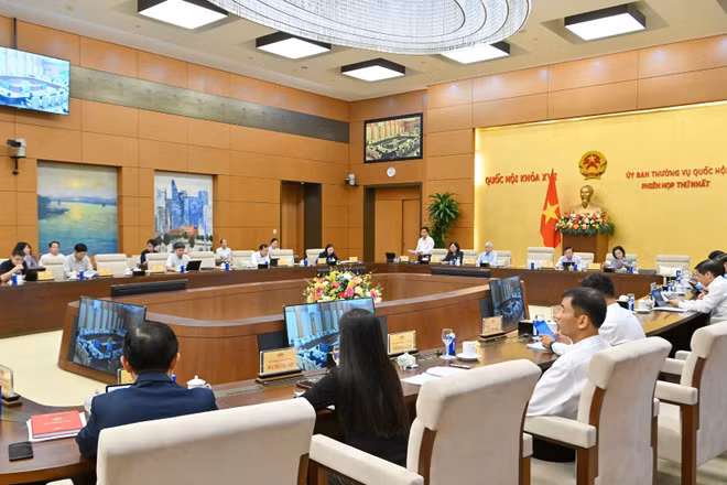 Quang cảnh Phiên họp thứ nhất của Ủy an Thường vụ Quốc hội. (Ảnh: THỦY NGUYÊN)