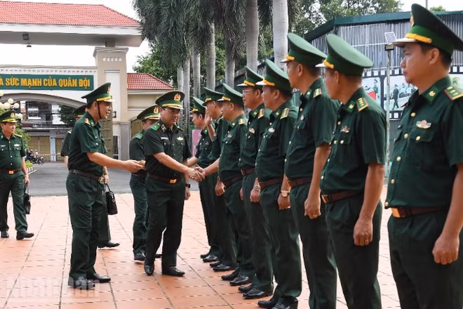 Thiếu tướng Võ Tiến Nghị làm trưởng đoàn đã đến kiểm tra toàn diện tại Ban Chỉ huy Bộ đội Biên phòng tỉnh Đắk Lắk.