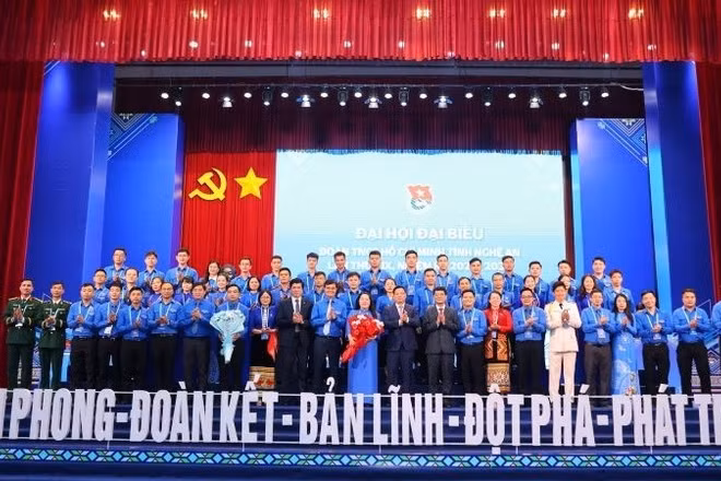 Ra mắt Ban Chấp hành Đoàn Thanh niên Cộng sản Hồ Chí Minh tỉnh Nghệ An khóa XIX, nhiệm kỳ 2025-2030.