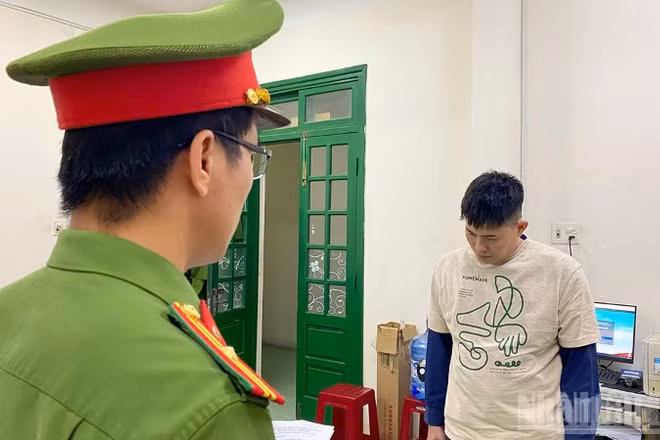 Cơ quan Cảnh sát điều tra Công an tỉnh Quảng Ngãi bắt giữ khẩn cấp đối với Võ Văn Tin, người cha ôm 2 con nhảy cầu tự tử.