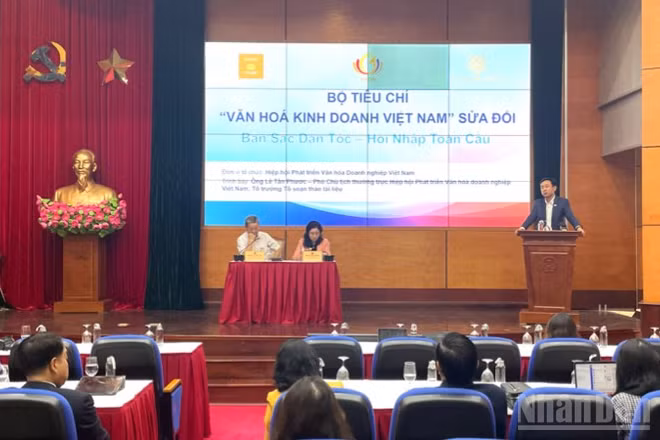 Quang cảnh họp báo. 