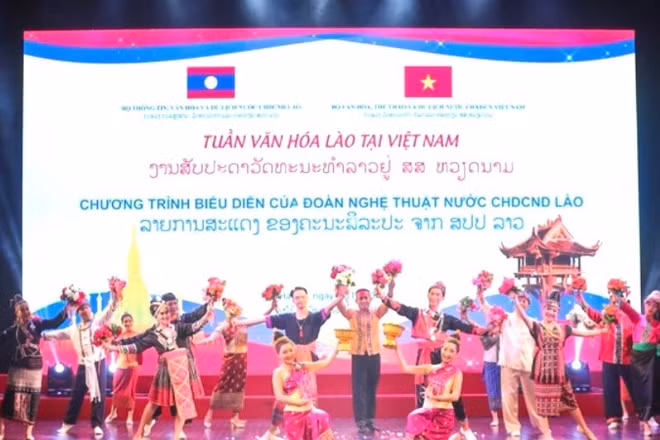 Giao lưu văn hóa Việt Nam-Lào. (Ảnh: BVHTTDL)
