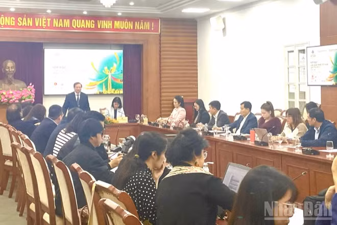 Toàn cảnh họp báo về Liên hoan Phim Việt Nam lần thứ XXIV. 