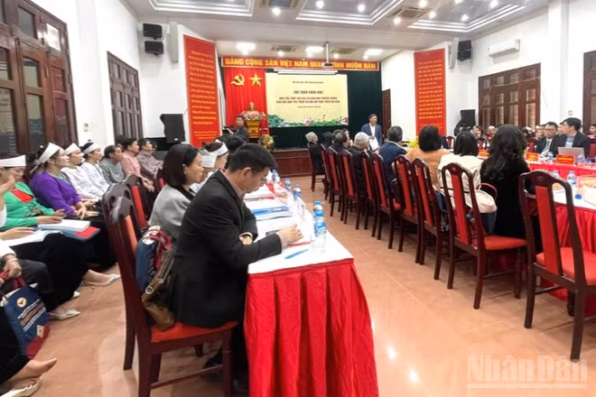 Toàn cảnh Hội thảo khoa học “Bảo tồn, phát huy giá trị văn hóa truyền thống của các dân tộc thiểu số gắn với phát triển du lịch”.
