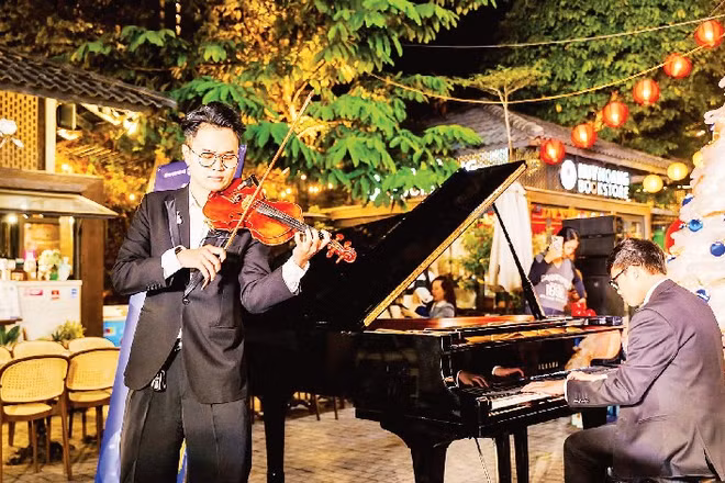 “Hà Nội đẹp sound” dẫn dắt cảm xúc của du khách bằng nghệ thuật âm nhạc.
